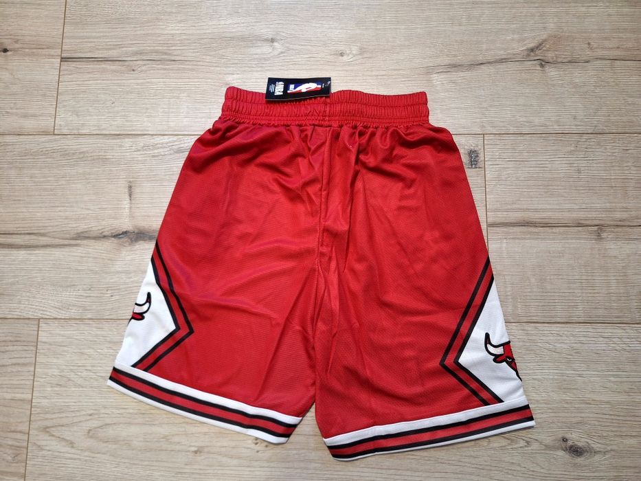 Баскетболни шорти на Чикаго Булс!