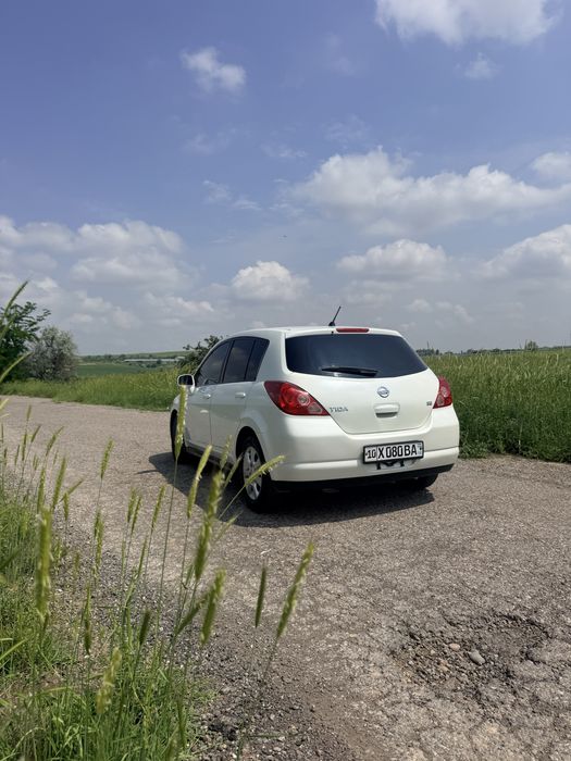 Nissan tiida Avtomat