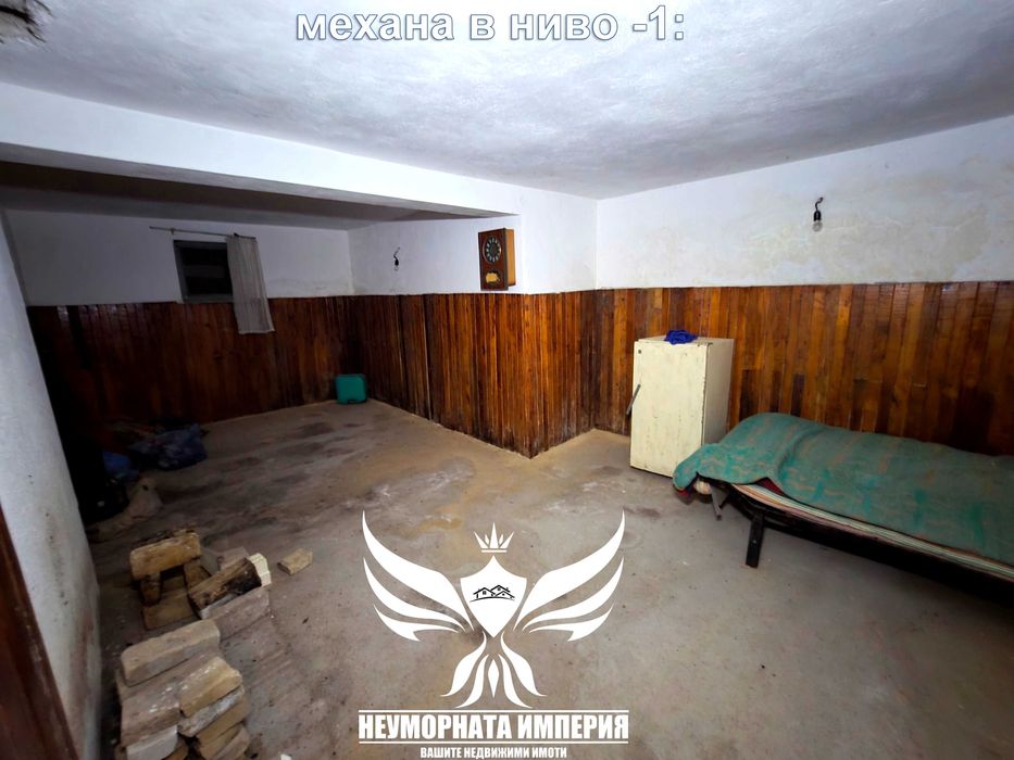 Двуетажна къща с постройки 320РЗП с 1430кв. двор село Конуш