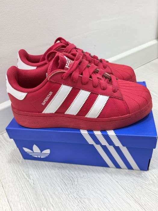 Продам кроссовки adidas