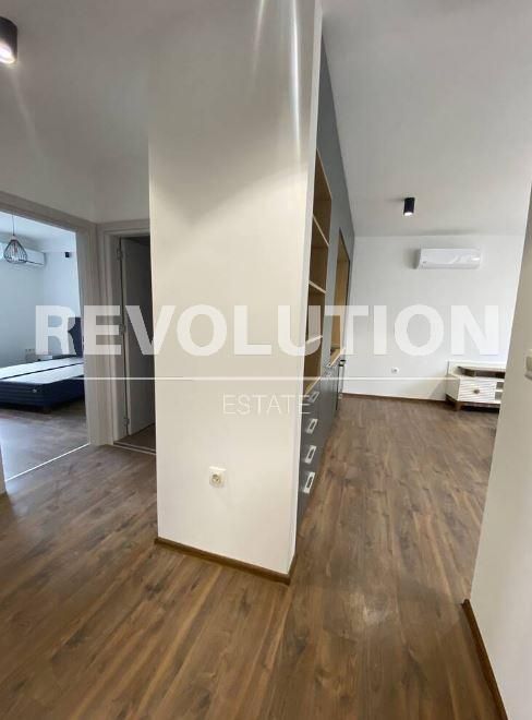 Дава се под наем Тристаен апартамент в Варна, Център - 90 кв.м за 800 € - Снимка #3