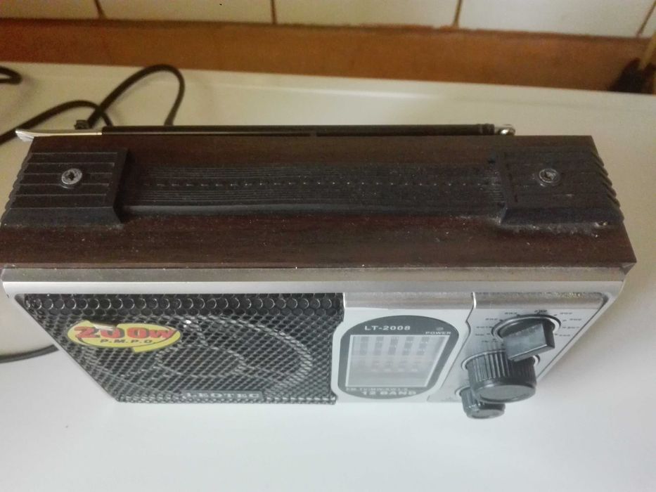 Транзистор LEOTEC и стар медицински уред .