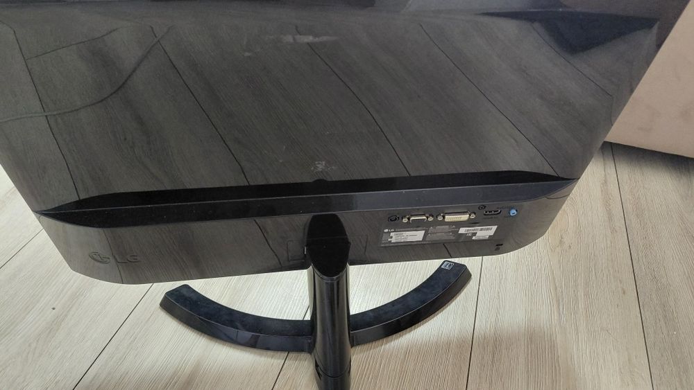 Монитор от бренда LG