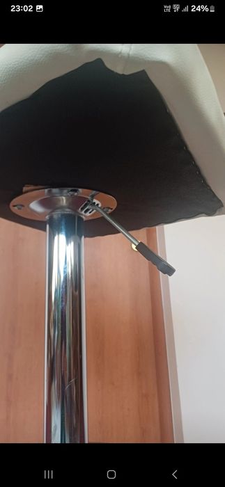 Scaun reglabil , piele crem