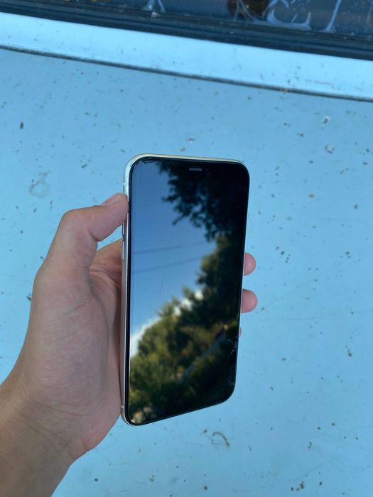 Обменяю iPhone 11 на модель выше