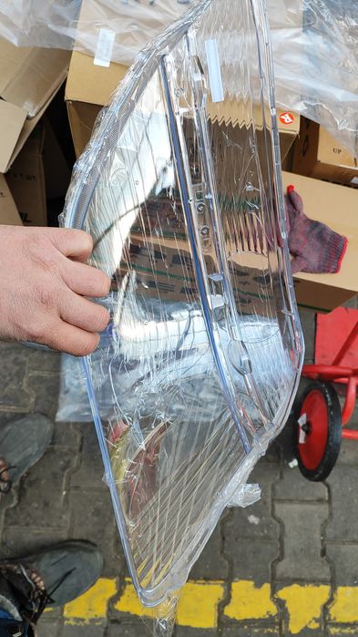 Стекло фара Лексус RX 300