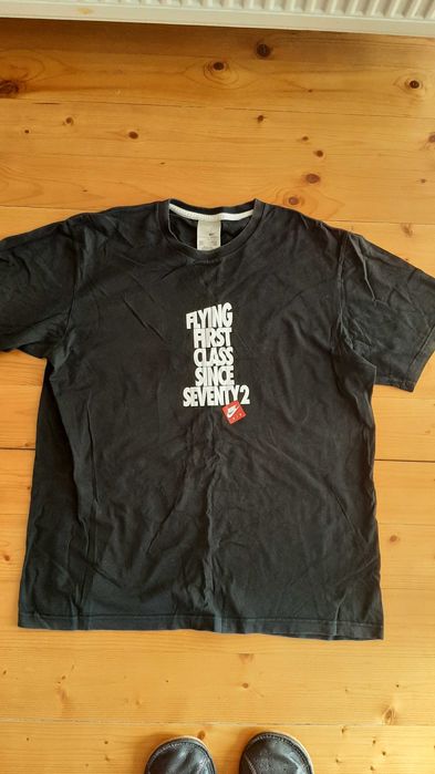 Vând tricouri originale si un maiou!