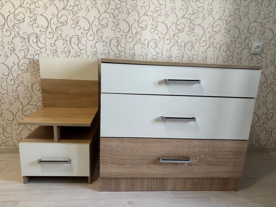 Комод и тубочка.