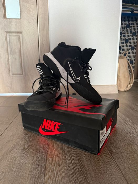 Nike Men’s Kyrie Flytrap lV