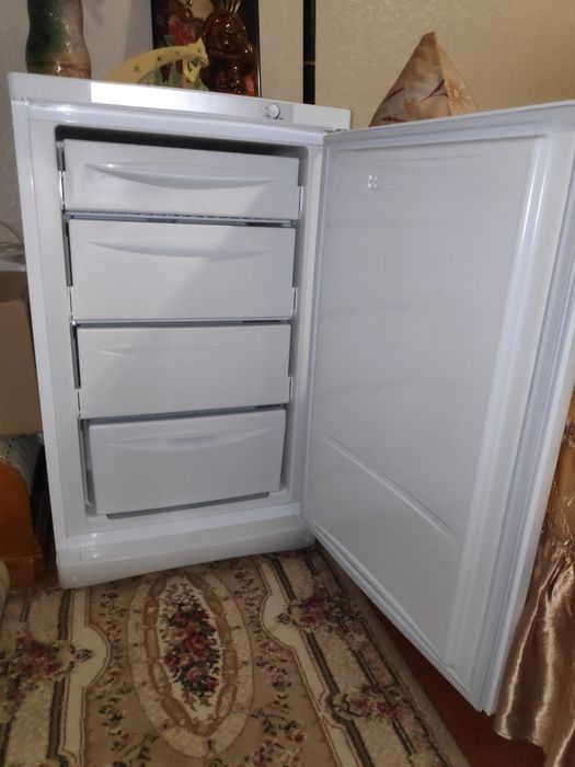 Морозильник Indesit SFR-1000