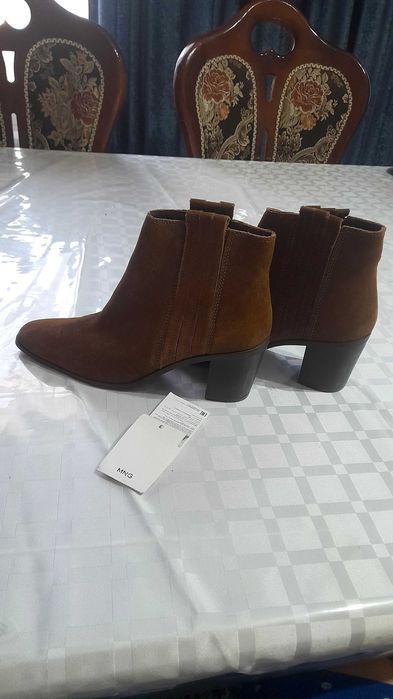 Продается новые полусапожки MNG замшивые 38 раз привезеные из турции