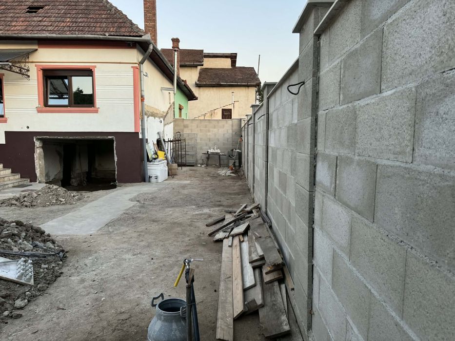 Vând casa urgent