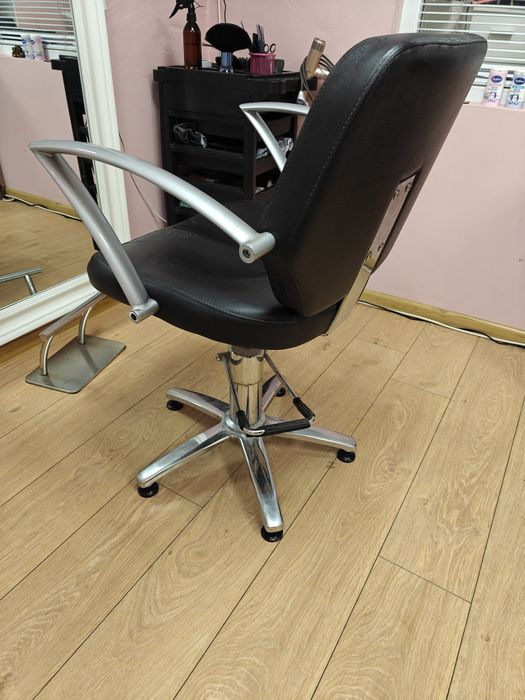 Измивна колона и фризьорски стол