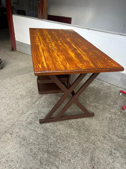 Birou cu blat de lemn