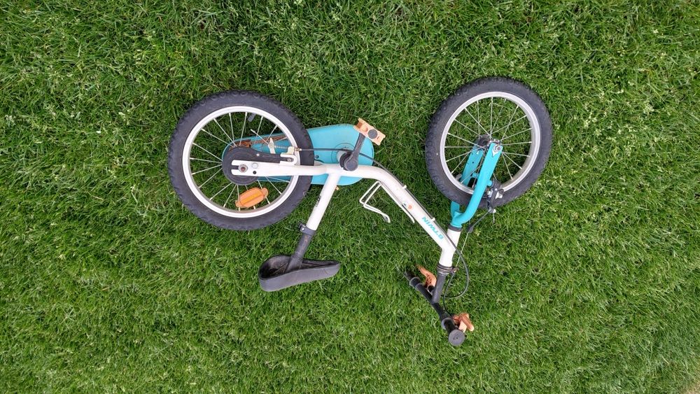 Bicicleta btwin 14" cu roti ajutatoare