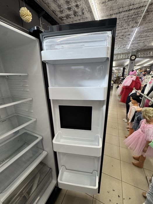 Хладилник с фризep двукрилен samsung като нов!