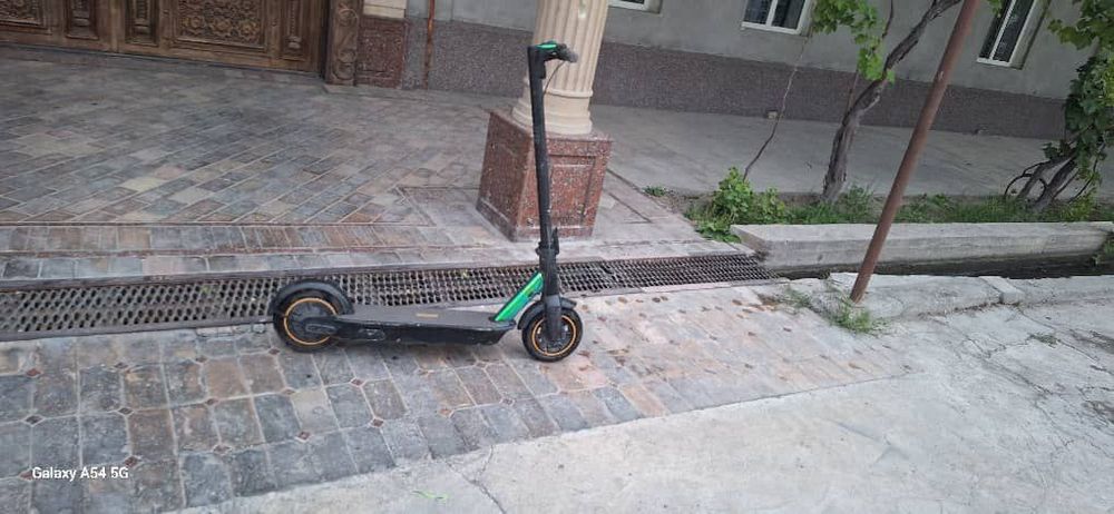 Samakat skuter sotiladi