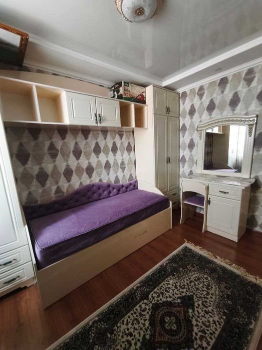 Бўстон даҳасида 4 хоналик Квартира сотилади