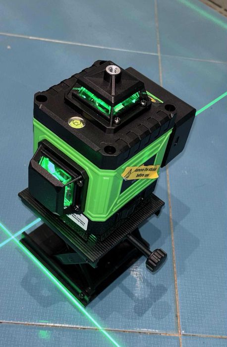 Професионален 4D лазерен нивелир 16 линии, самонивелиращ, дистанционно