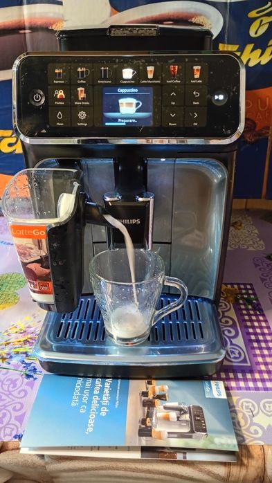 Expresor cafea Philips Latte Go 5500 câteva cafele, cana noua.
