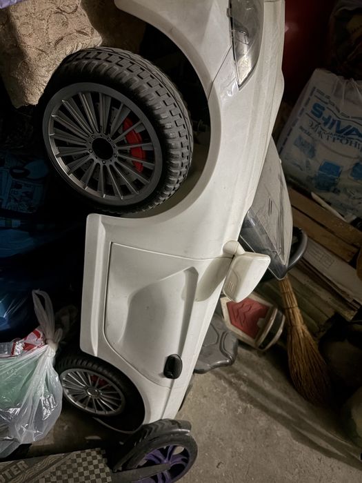 Машинка на аккумуляторе BMW