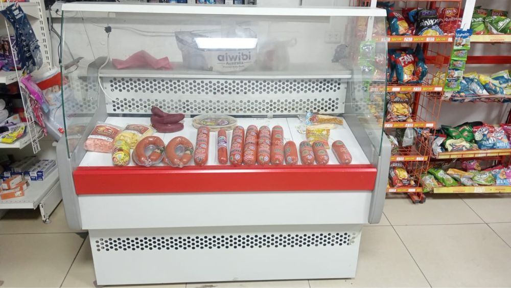 Продвается ветрина холодильник