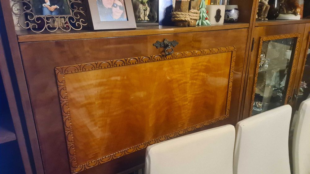 Donez dulap,biblioteca,vitrina,bar gratis