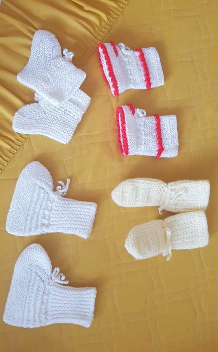 Плетени жилетки и терлици за бебе момиче