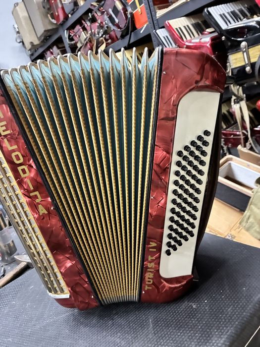 Acordeon Melojdia/Hohner cu 60 de basi