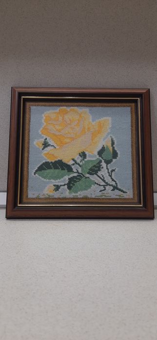 Гоблен " Жълта роза" в рамка