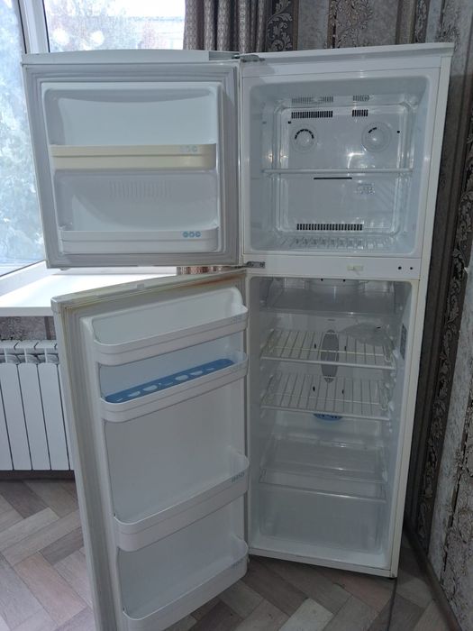 Продам холодильник LG .