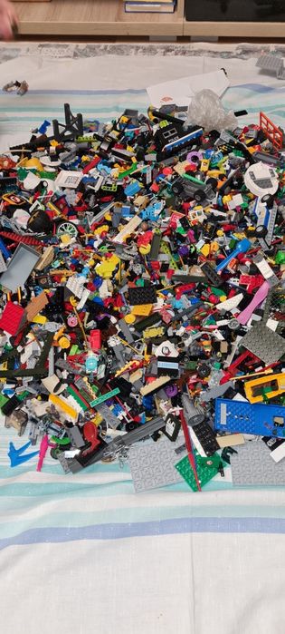 Piese Lego Originale ( valoare estimata la peste 8500 Lei)