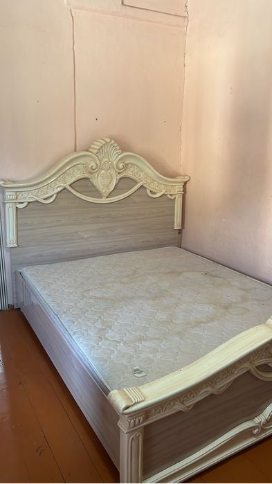 Спальный кровать