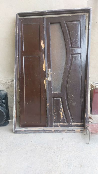 Дераза эшик сотилади