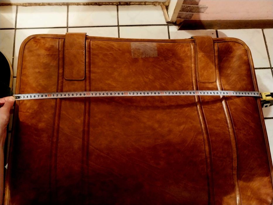 Куфар от изкуствена кожа