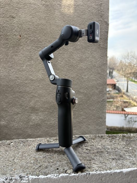 стабилизатор DJI Osmo Mobile 7p + калъф и микрофони
