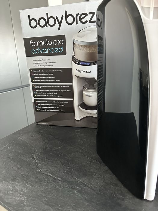 Baby Brezza formula Pro Advanced white