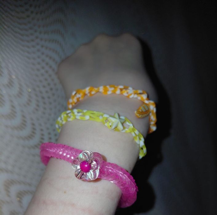 Браслеты и брелки ручной работы