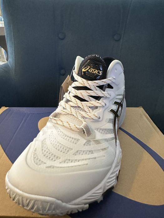 Продам кроссовки Asics