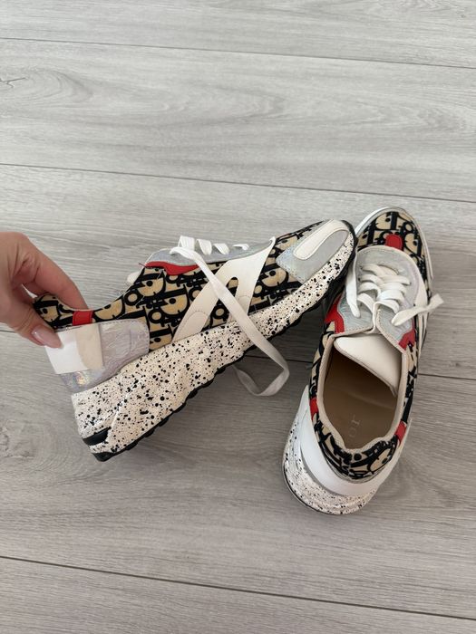 Продам кроссовки