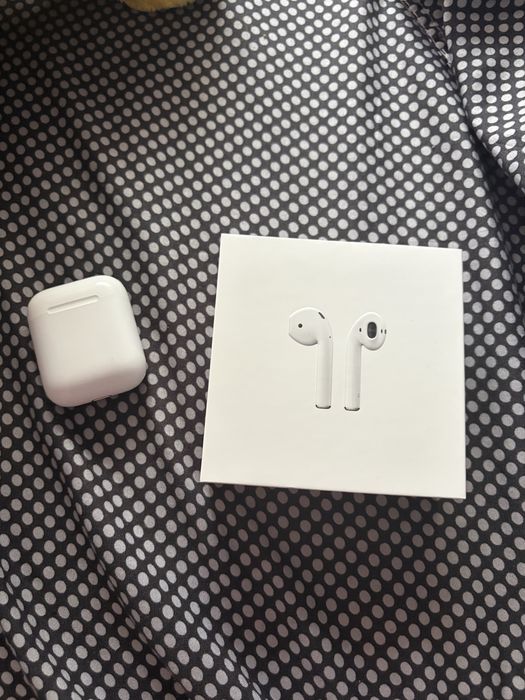 AirPods 2 със зарядно