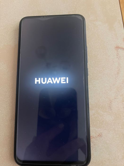 Продавам телефон-Huawei P smart Z, в отлично състояние, работещ.