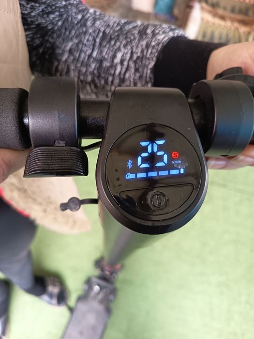 Vând trotinetă electrică