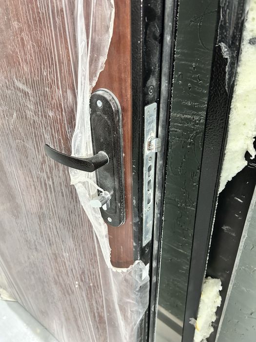 Продам дверь от застройщика