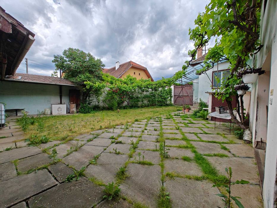 Casă 3 camere, cu teren 1200 mp, aproape de centru - Gura Râului - View 2