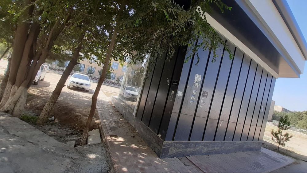 Srochno Lomonosnova 17.  17 - 7 maktab oldida dukon sotiladi