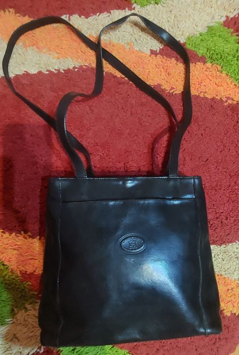 Poșetă piele naturală, cu tortițe lungi și 2 compartimente.