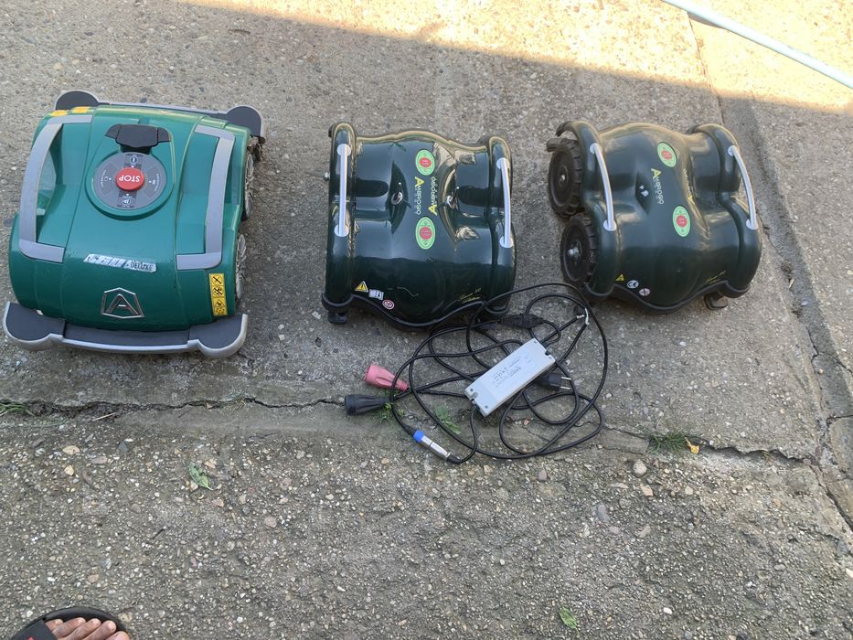 Robot tuns gazon 2buc  x Ambrogio linea 50 .