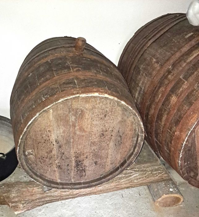 Vând butoaie stejar folosite, nu miros, nu curg, foarte bune