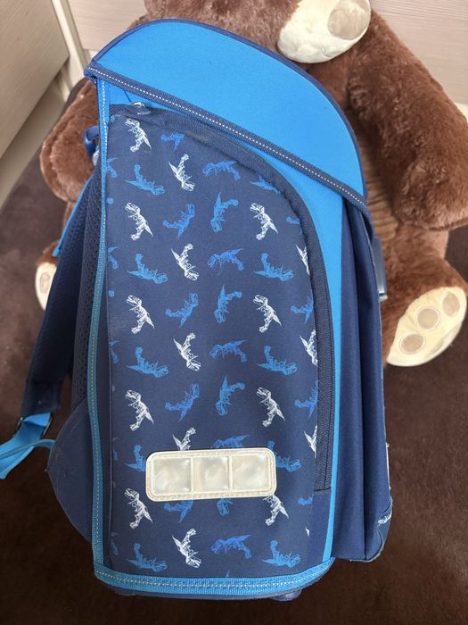 Ученическа раница с динозаър Herlitz Blue Dino + подарък несесер